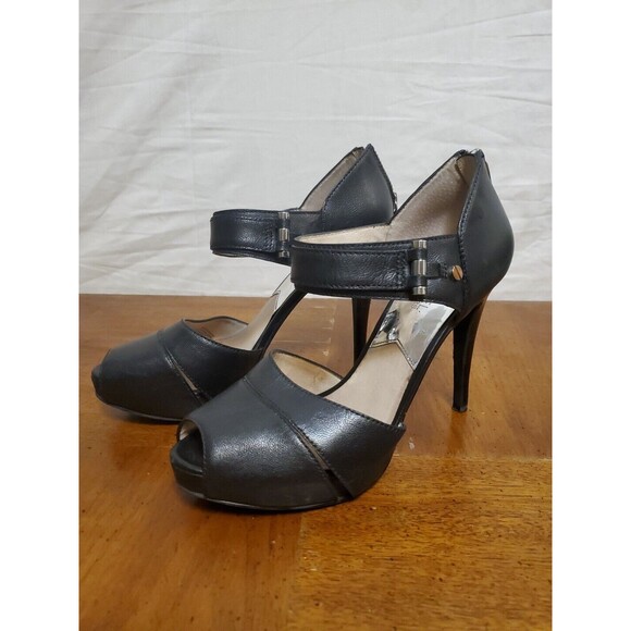 Michael Kors Black Stacked Heel Gibson Leather Silver Hardwear Platform Pump 8.5 - Picture 1 of 7